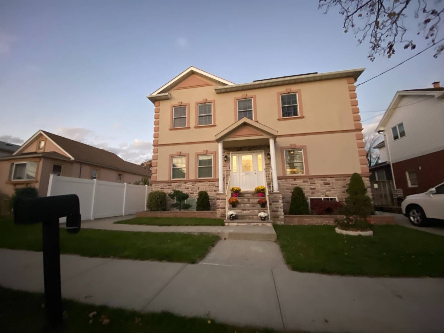 219 Alter Ave, Staten Island, NY 10305 (Off Market NYStateMLS Listing