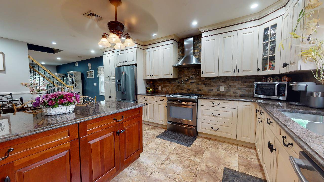 2643 KENNY AVE, MERRICK, NY 11566 (Sold NYStateMLS Listing 10966985)