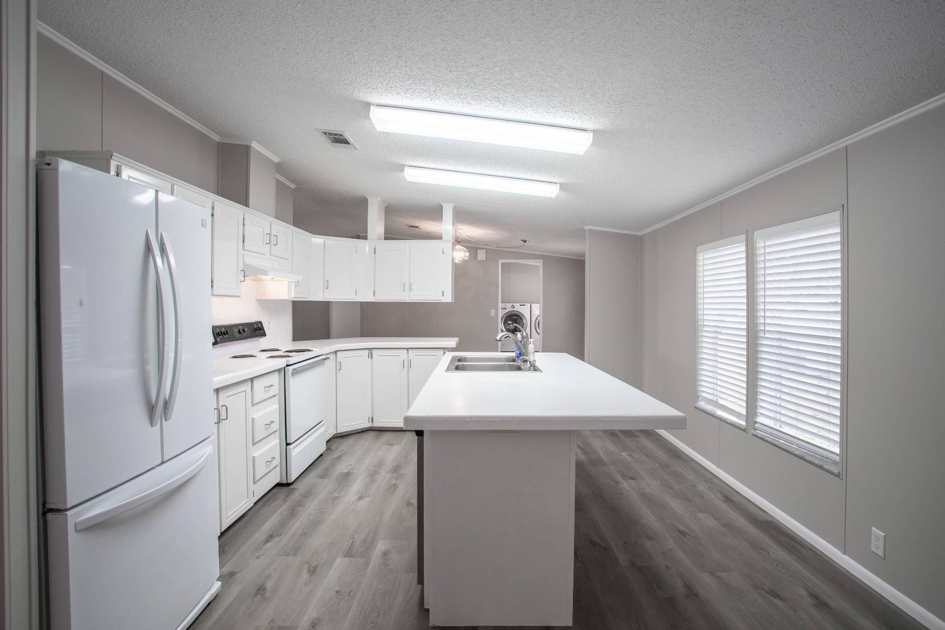 25753 Espanola Drive, Leesburg, FL 34748 (Off Market NYStateMLS Listing