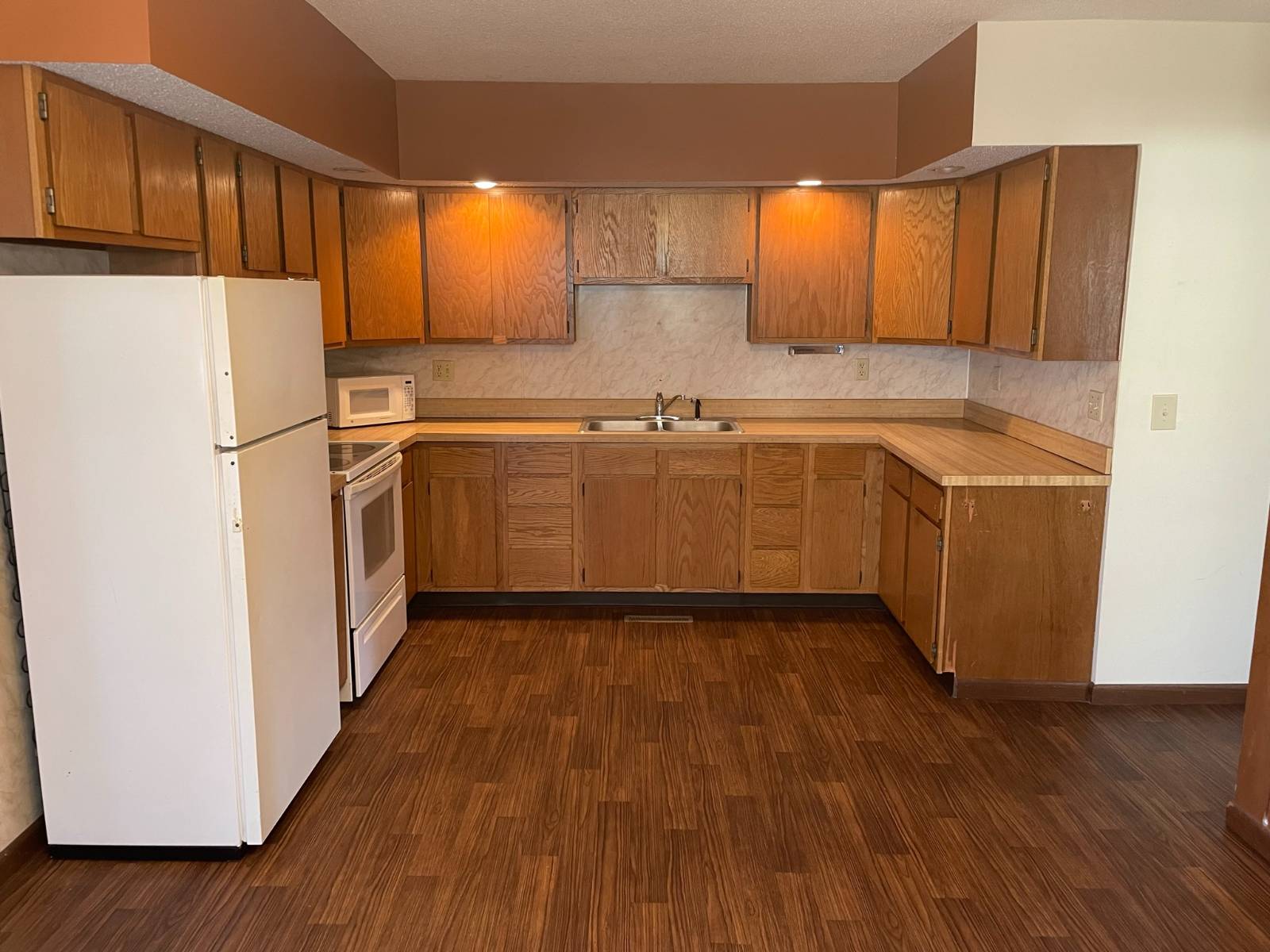 A-10; 100 Prairie View Cov