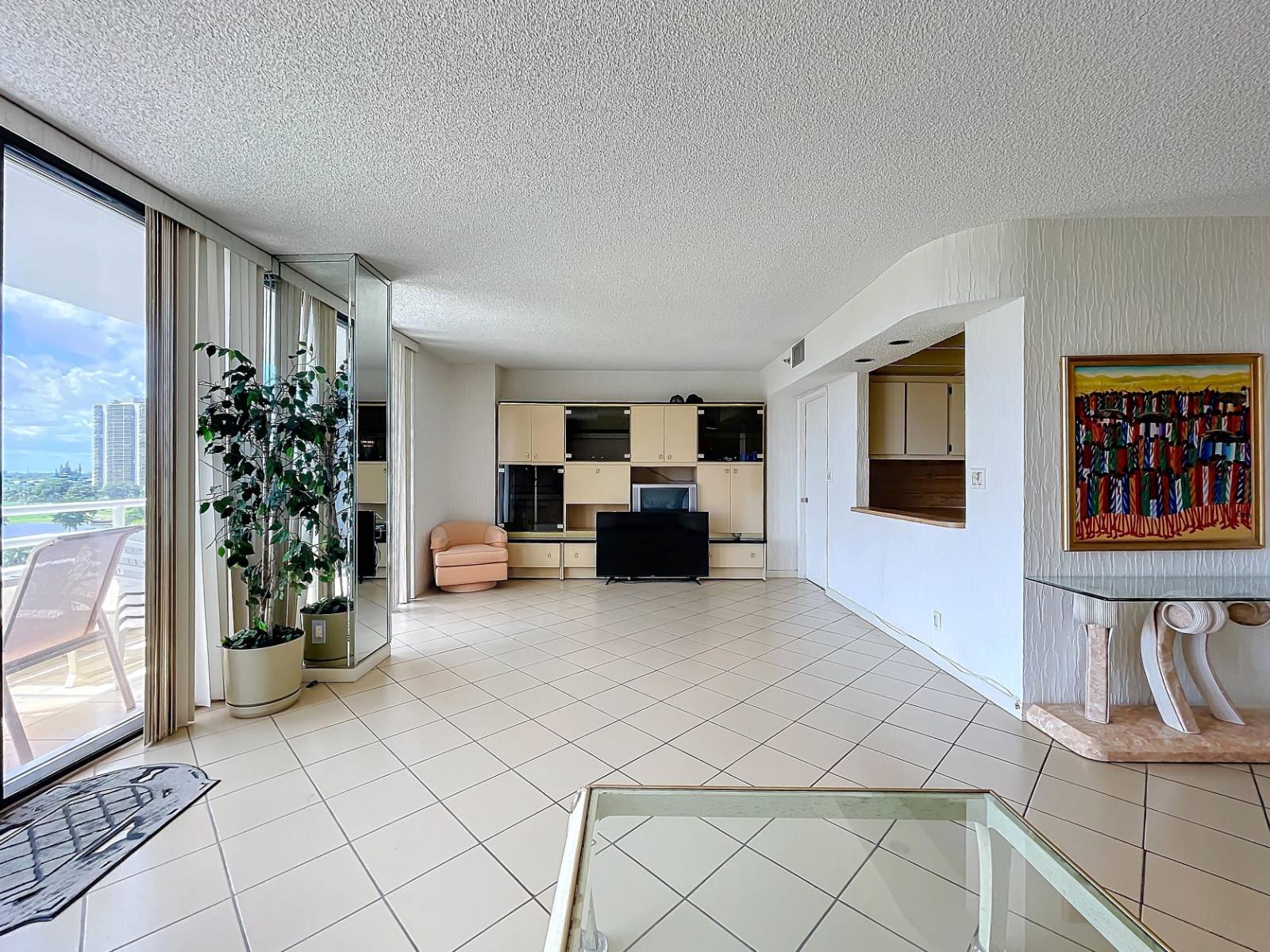 20225 NE 34th Ct, Apt 817, Miami, FL 33180