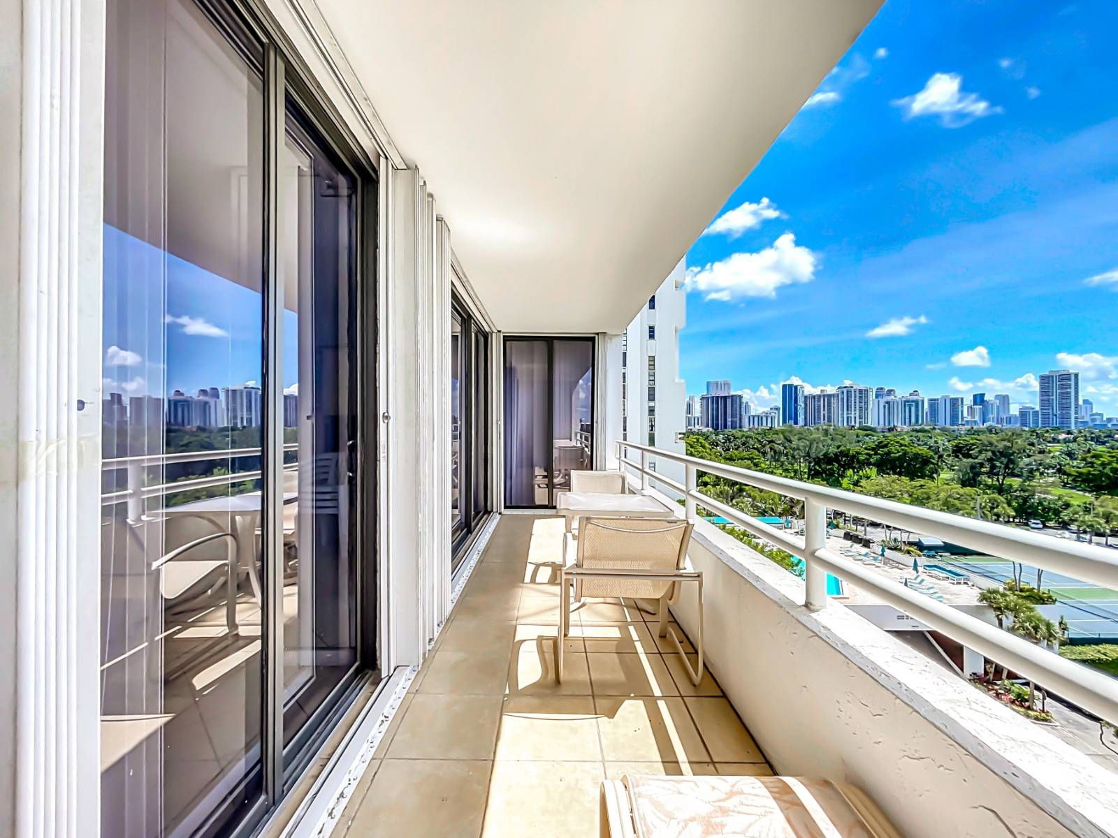 20225 NE 34th Ct, Apt 817, Miami, FL 33180