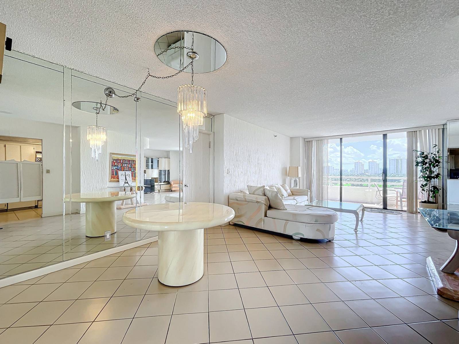 20225 NE 34th Ct, Apt 817, Miami, FL 33180