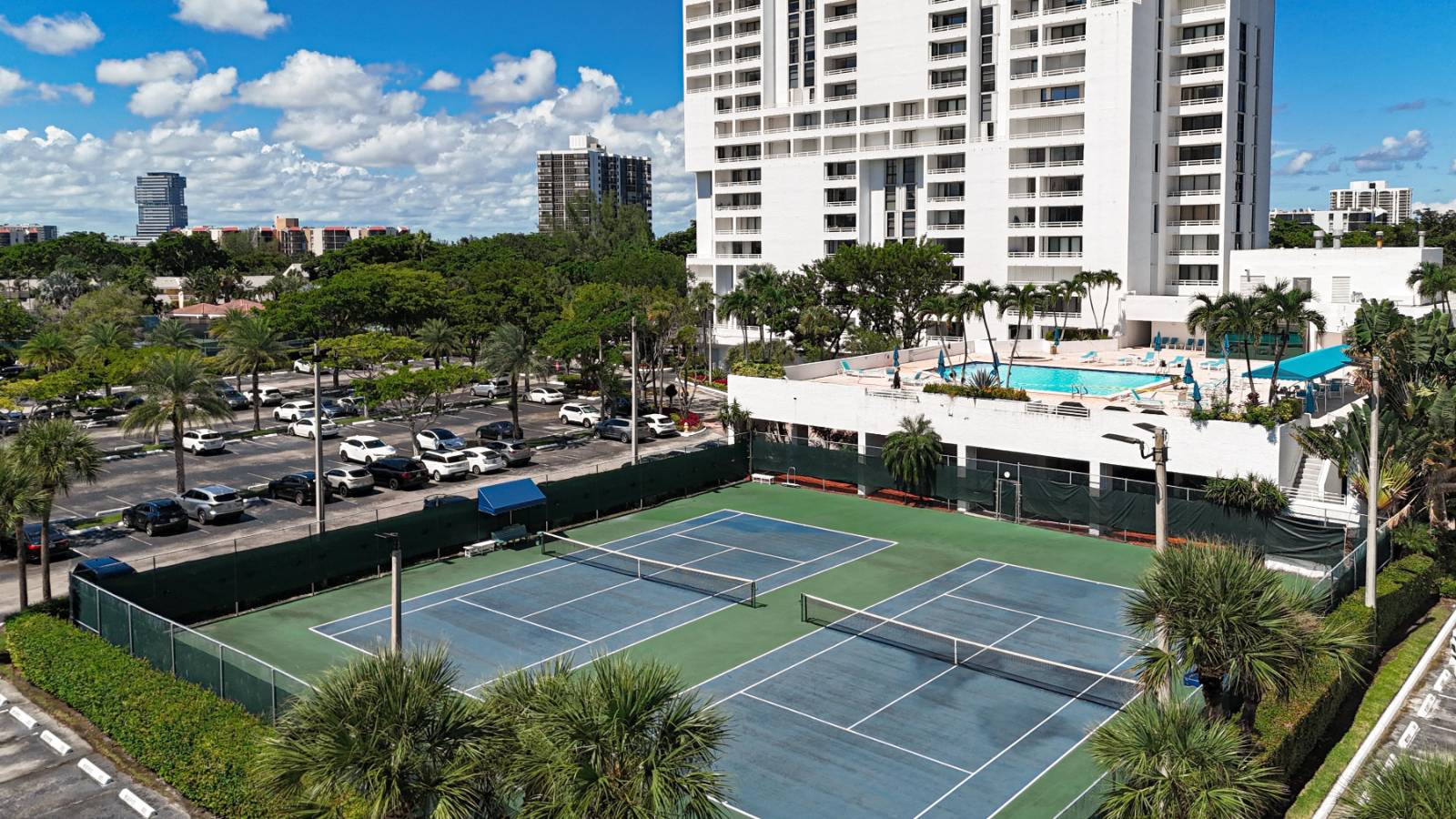 20225 NE 34th Ct, Apt 817, Miami, FL 33180