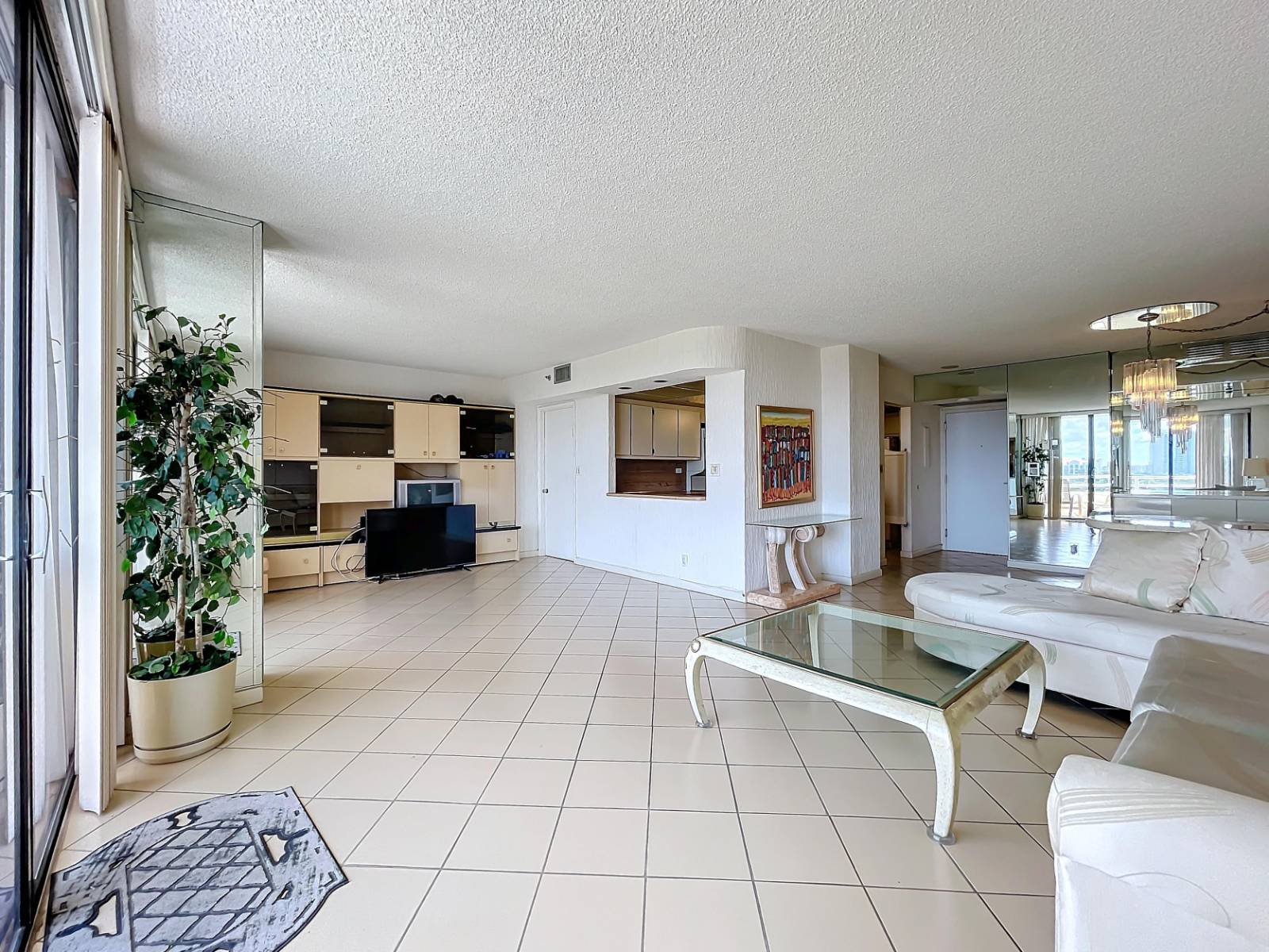 20225 NE 34th Ct, Apt 817, Miami, FL 33180