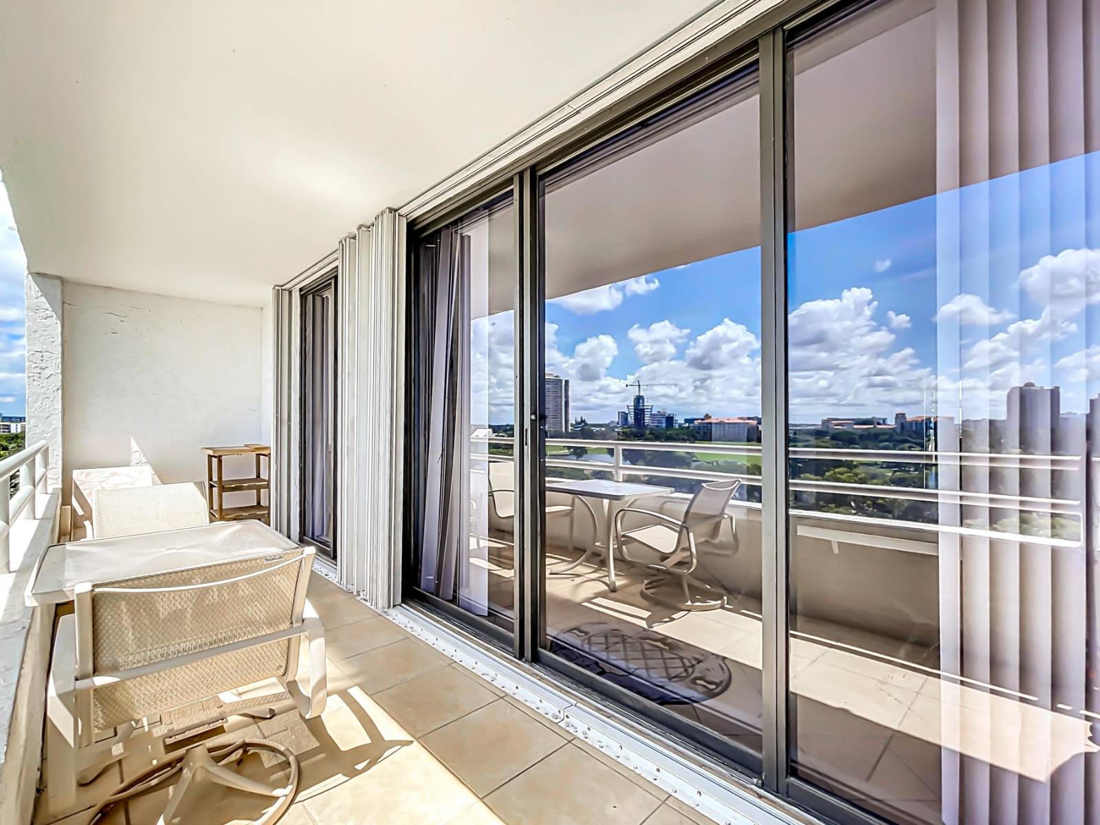 20225 NE 34th Ct, Apt 817, Miami, FL 33180