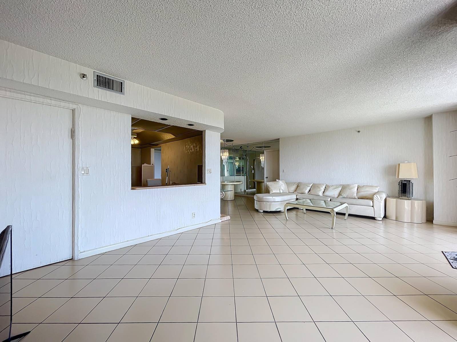 20225 NE 34th Ct, Apt 817, Miami, FL 33180