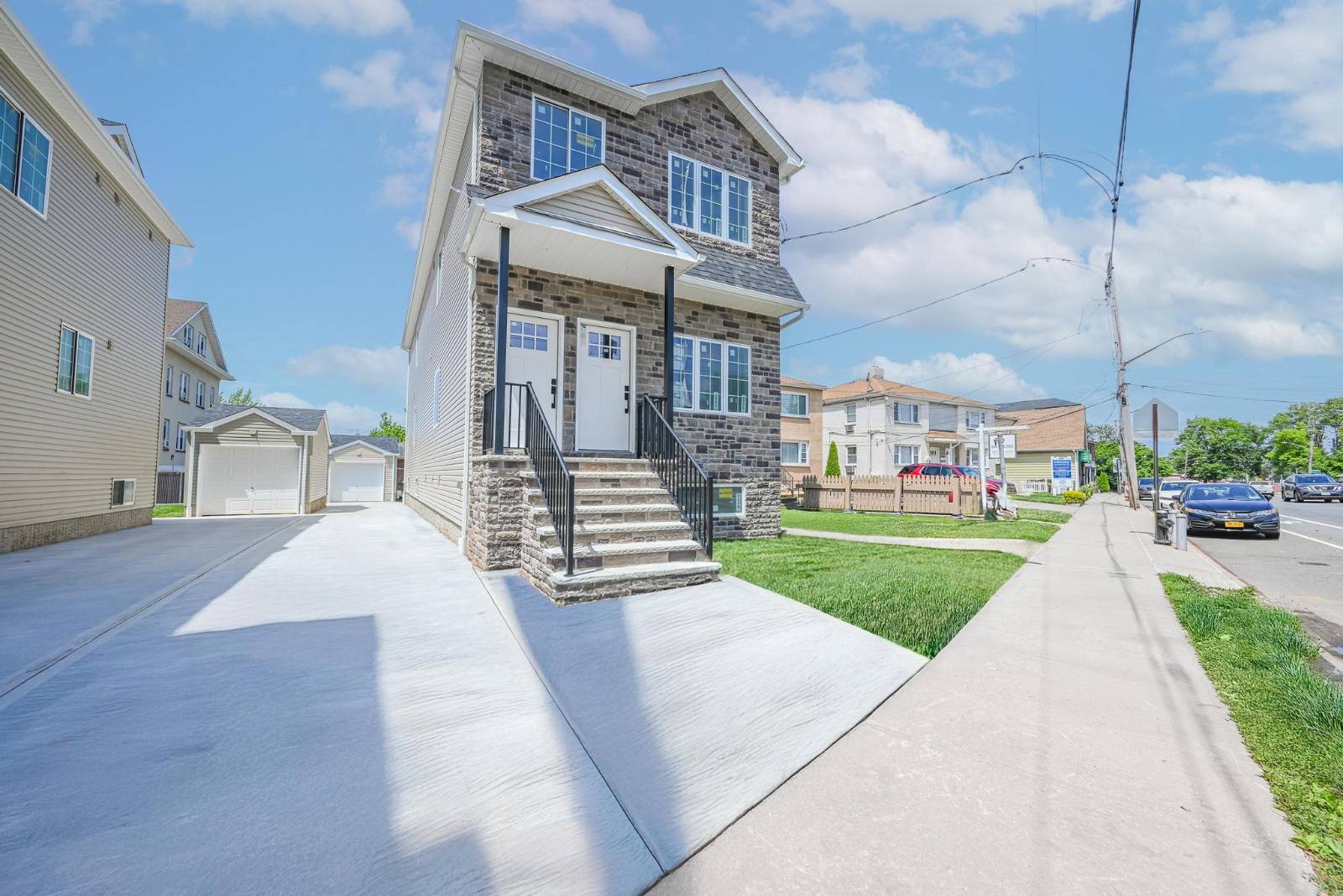 Photo of 1380 Clove Rd, Staten Island, NY 10301