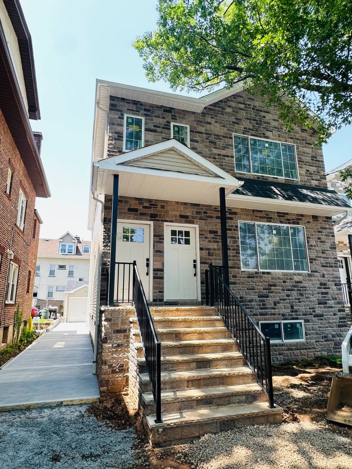 Photo of 1386 Clove Rd, Staten Island, NY 10301