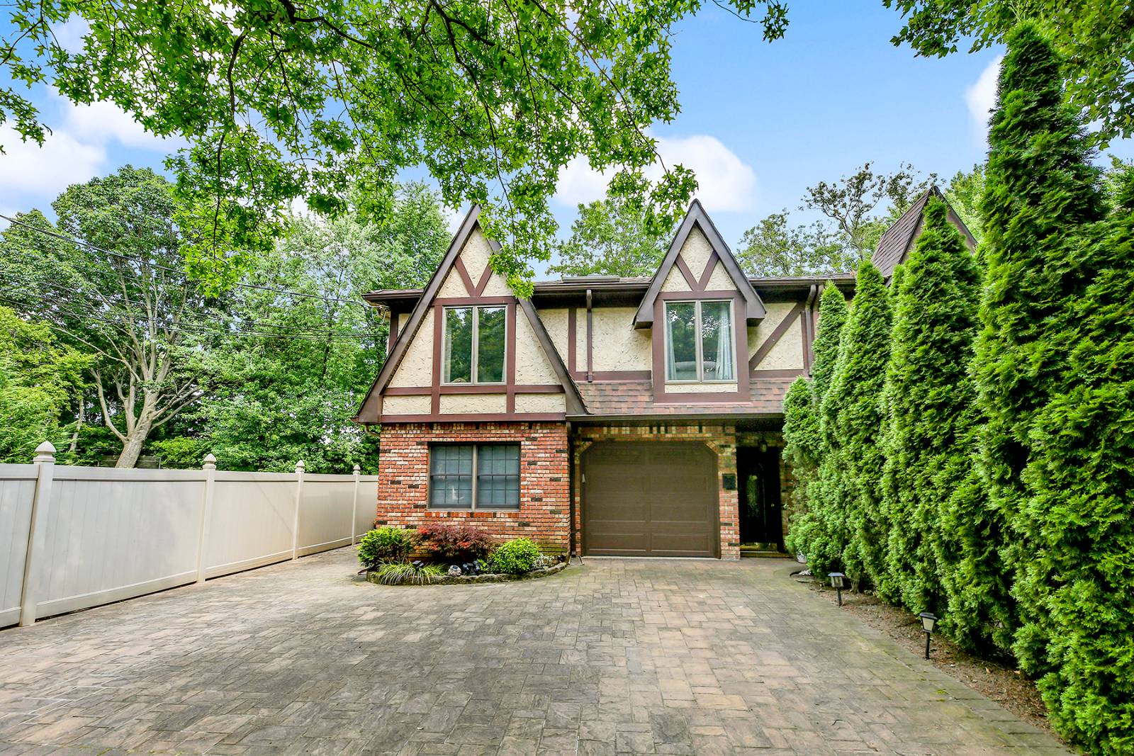 Photo of 384 N Railroad Ave, Staten Island, NY 10304
