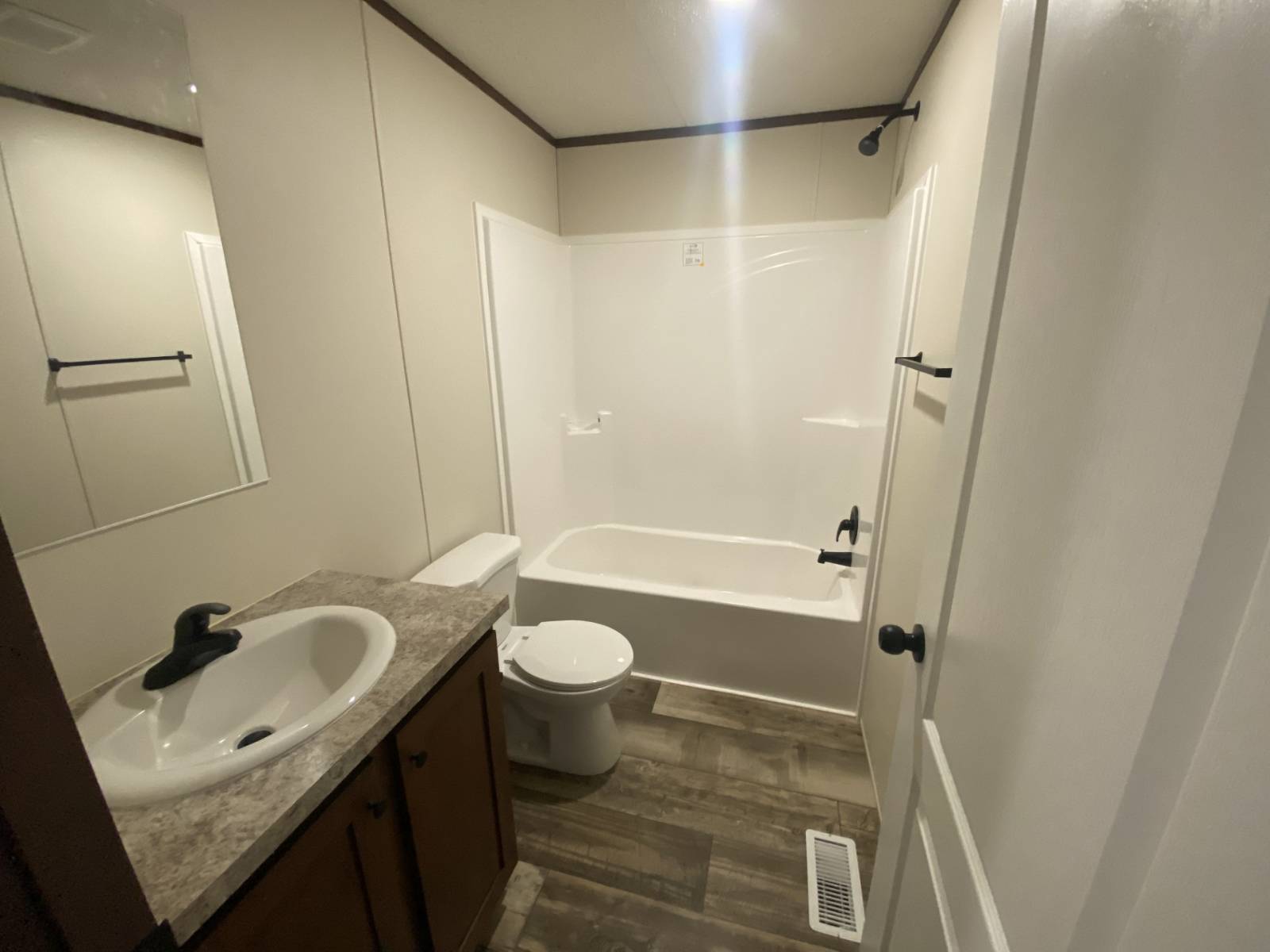 11519851-8F9xdt25Br1MdwSq.jpg
