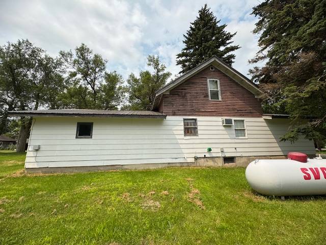 702 2nd St, Roslyn, SD 57261 (Sold MyStateMLS Listing #11546643)