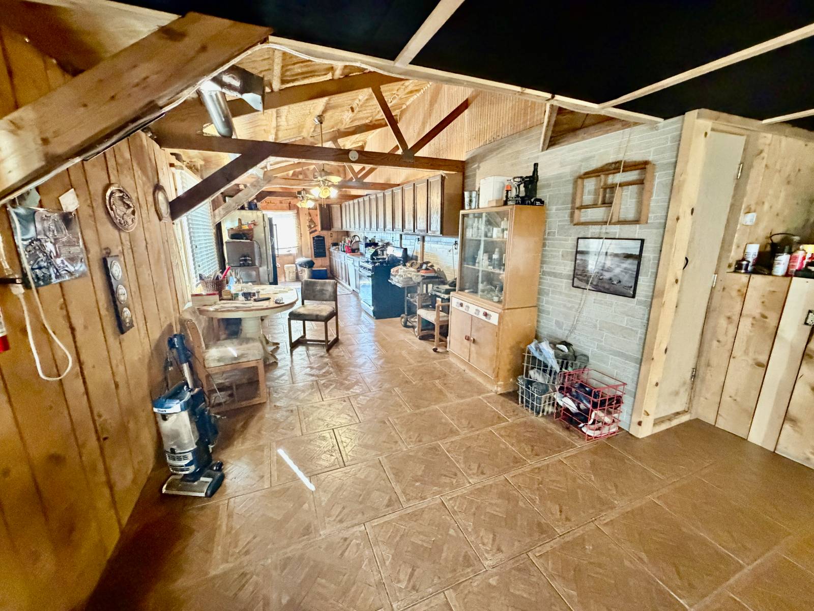 Photo 13 of 17 of home listing at 309 McGinn Lake, North Bend, NE 68601