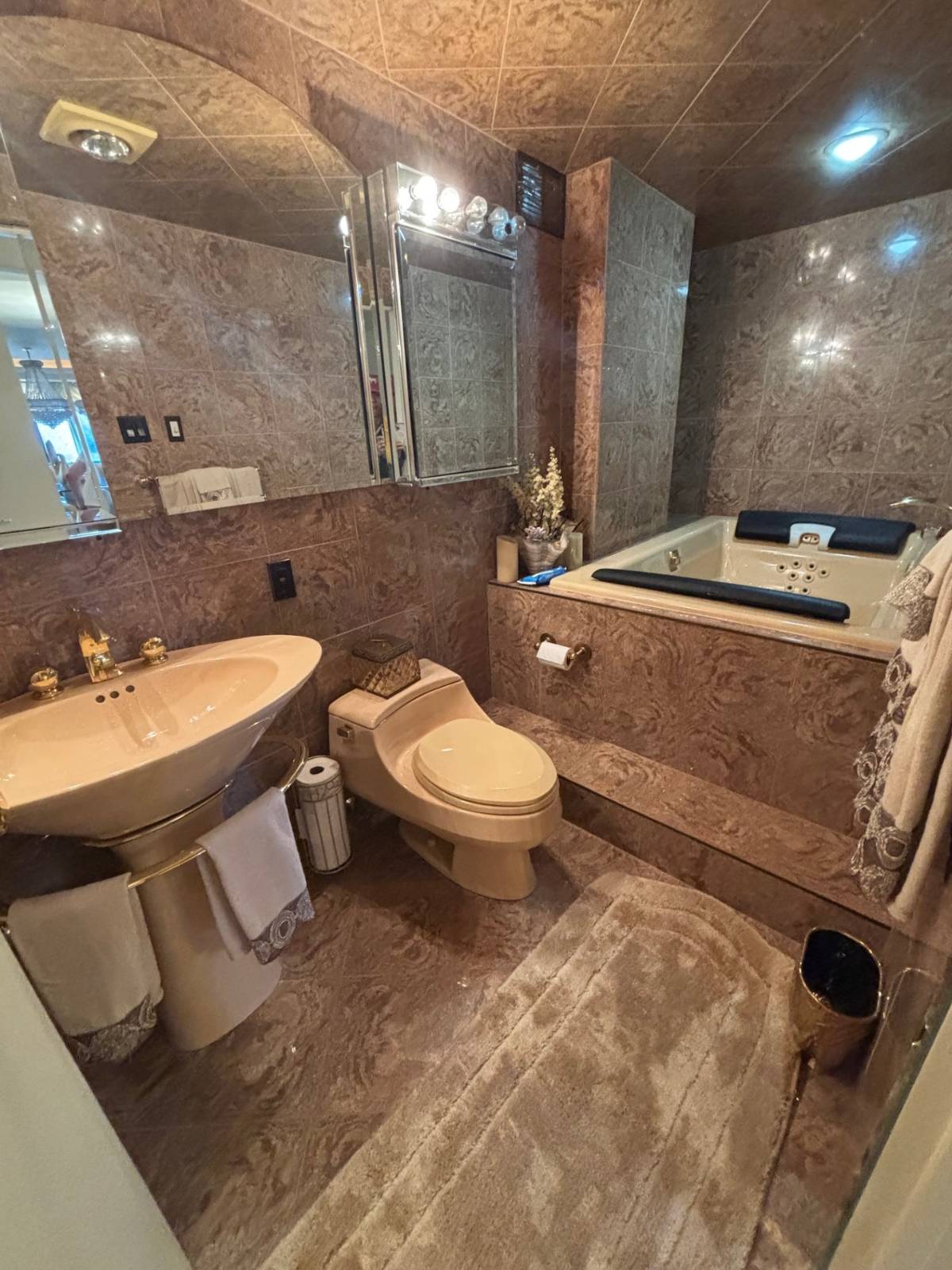 1 Bay Club Dr UNIT&nbsp;7C, Bayside, NY, 11360