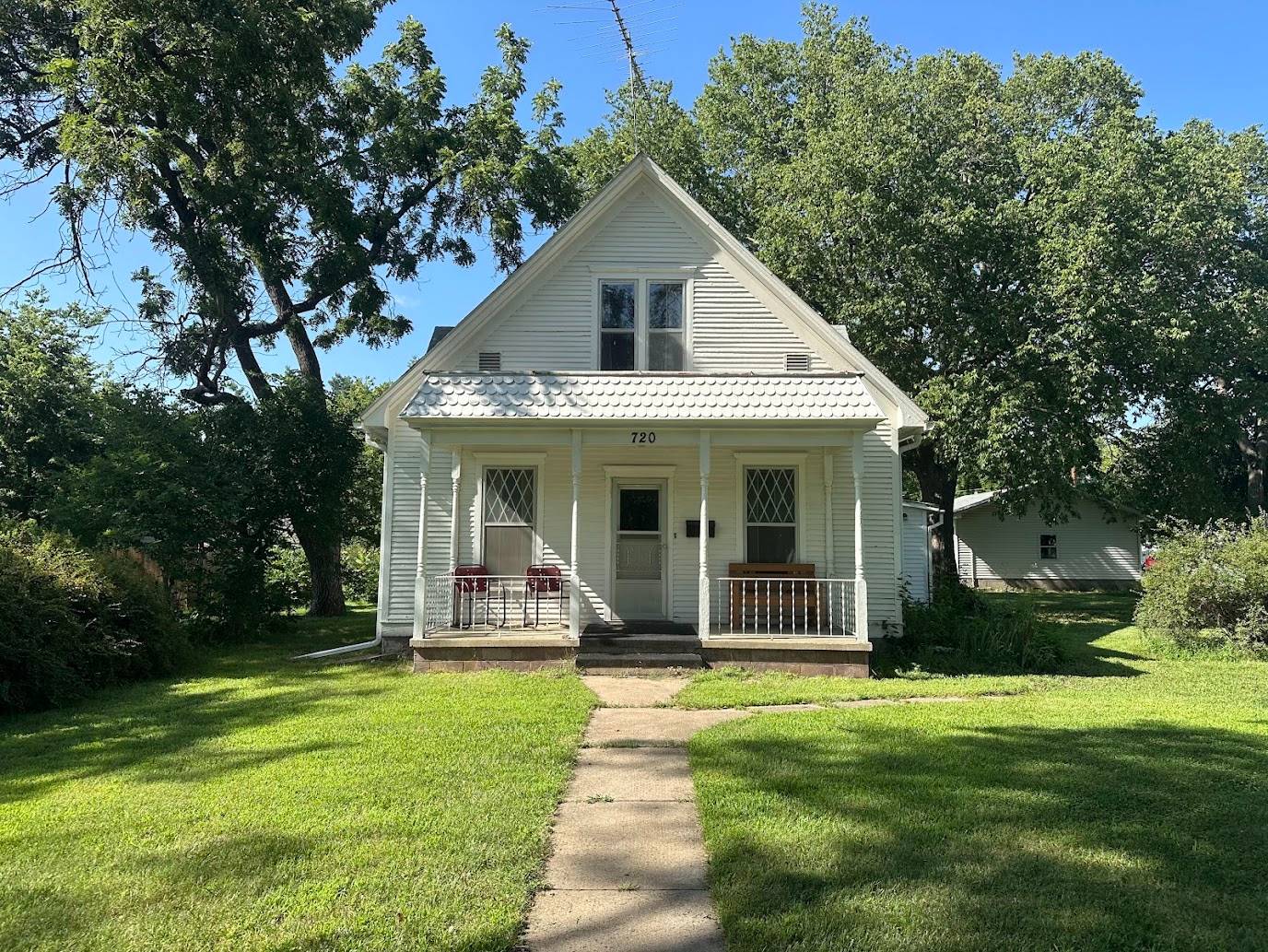 Photo 1 of 18 of home listing at 720 Eads Ave., Hebron, NE 68370