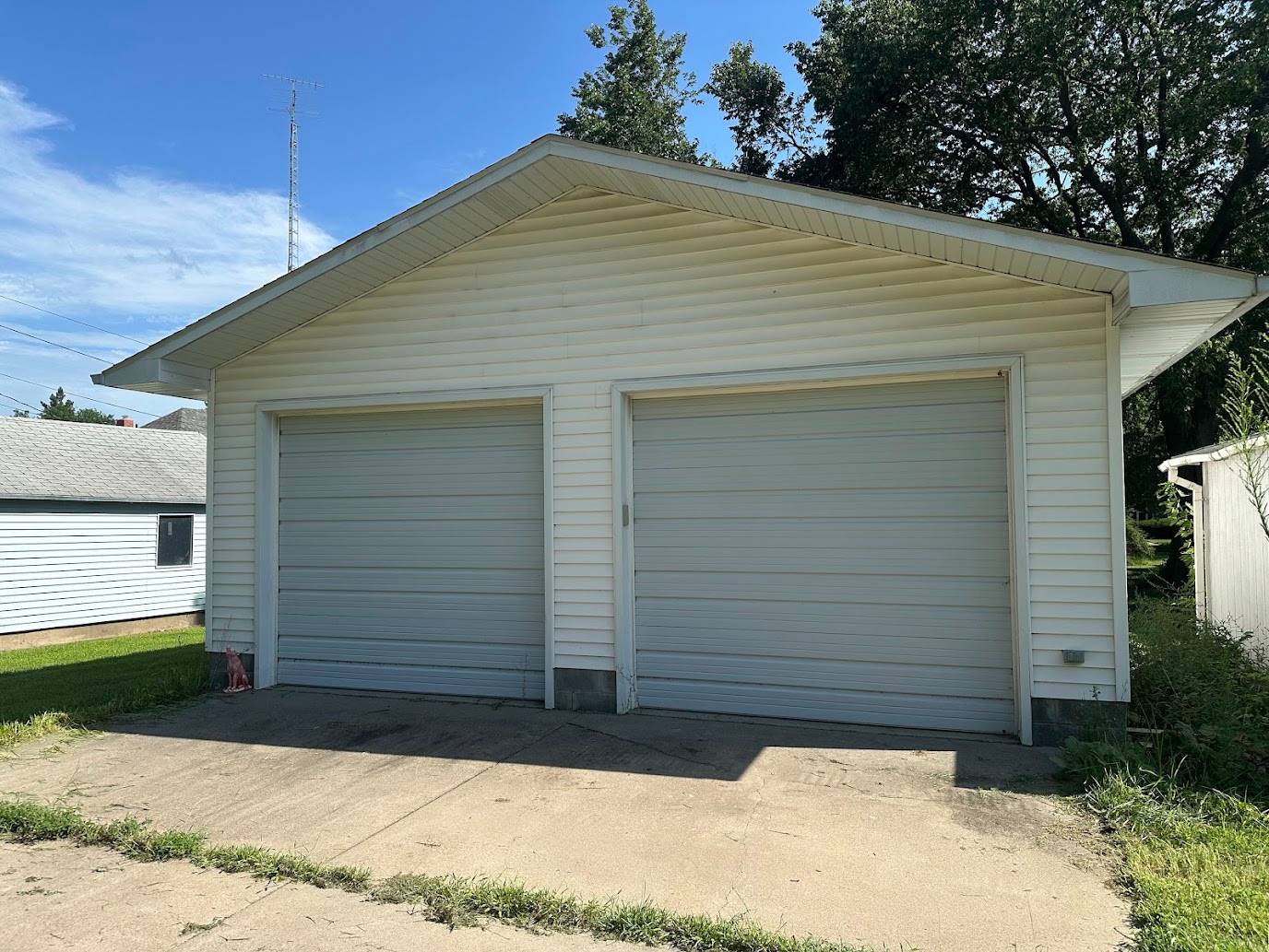 Photo 4 of 18 of home listing at 720 Eads Ave., Hebron, NE 68370