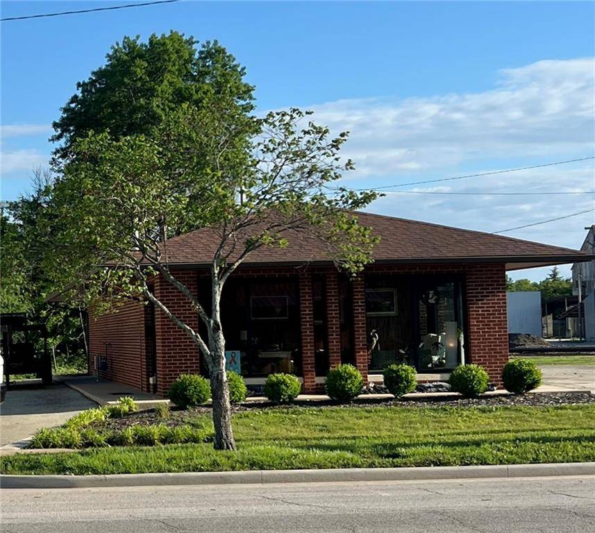 A-10; 100 Prairie View Cov