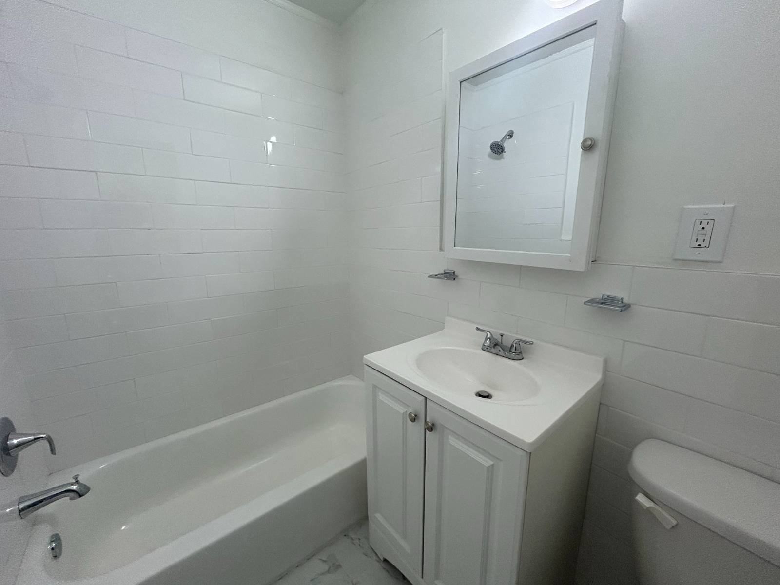 681 Rhinelander Ave UNIT&nbsp;2, Bronx, NY, 10462