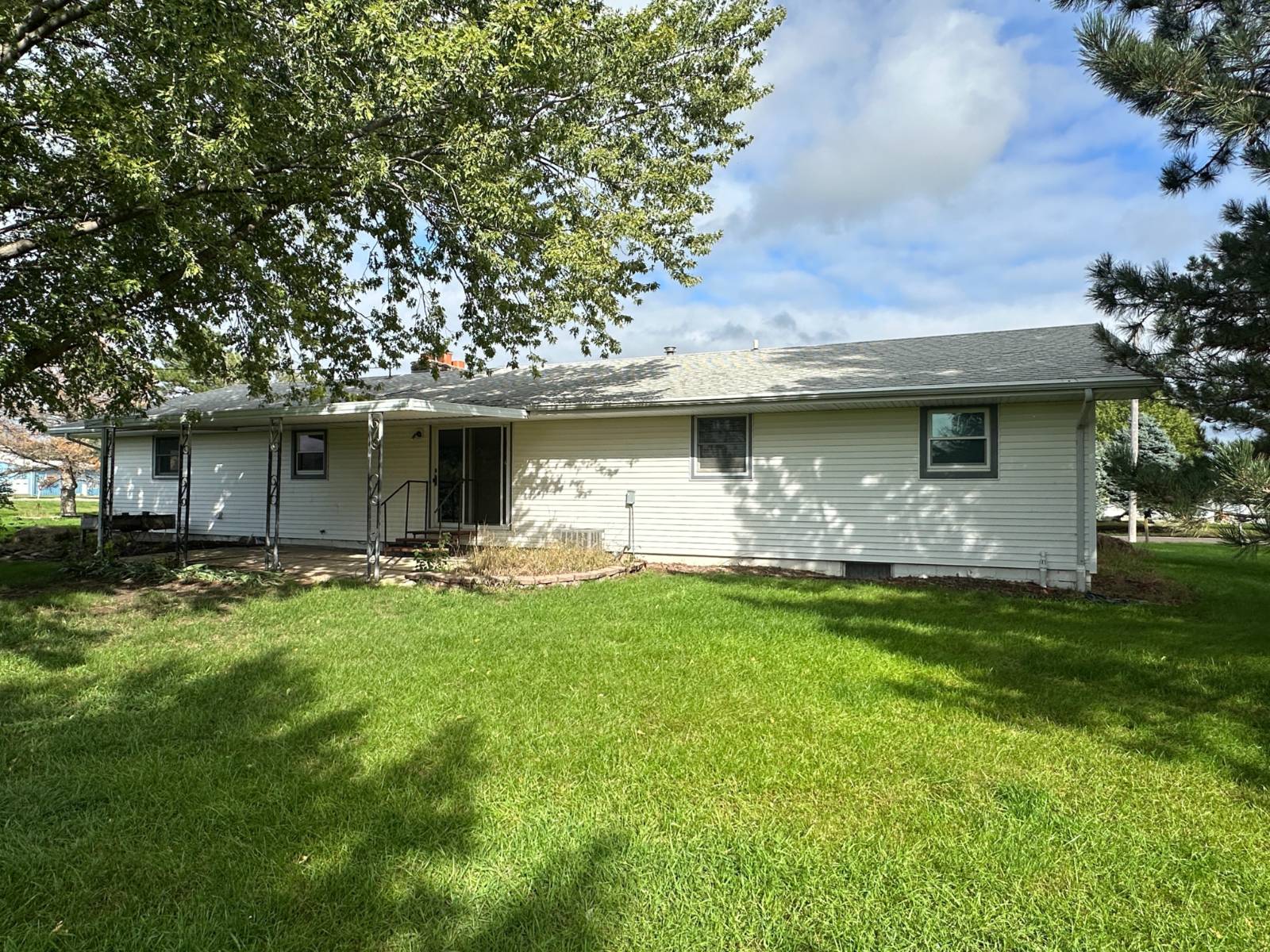 Photo 6 of 52 of home listing at 86575 558th Ave, Randolph, NE 68771