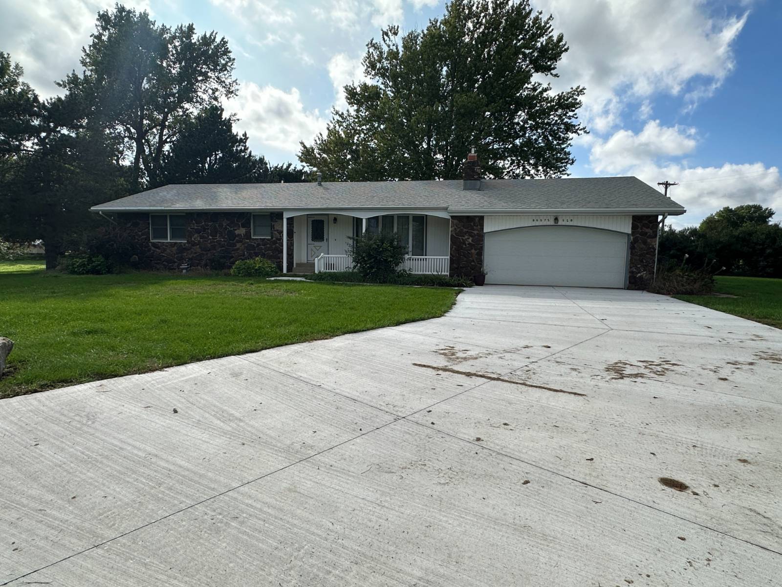 Photo 2 of 52 of home listing at 86575 558th Ave, Randolph, NE 68771