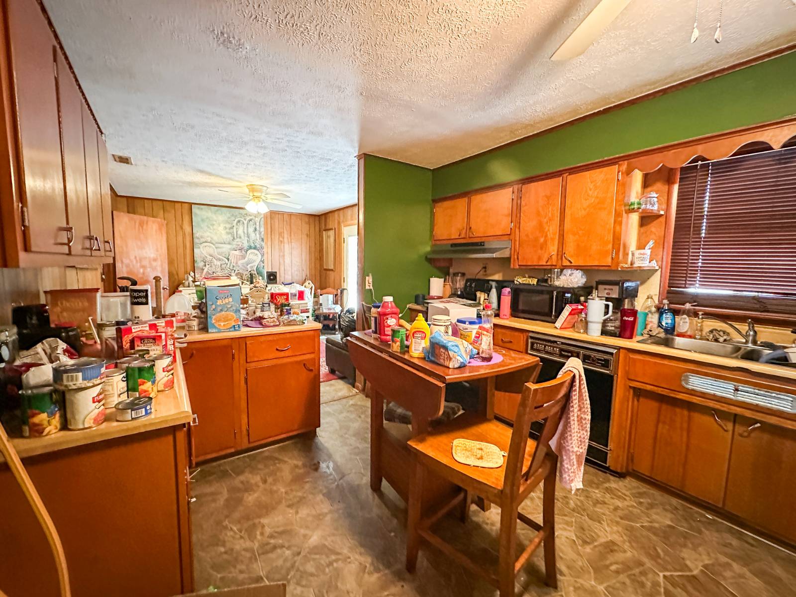 711 Circle Dr