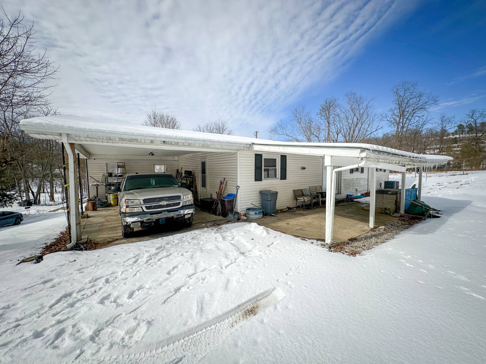 711 Circle Dr
