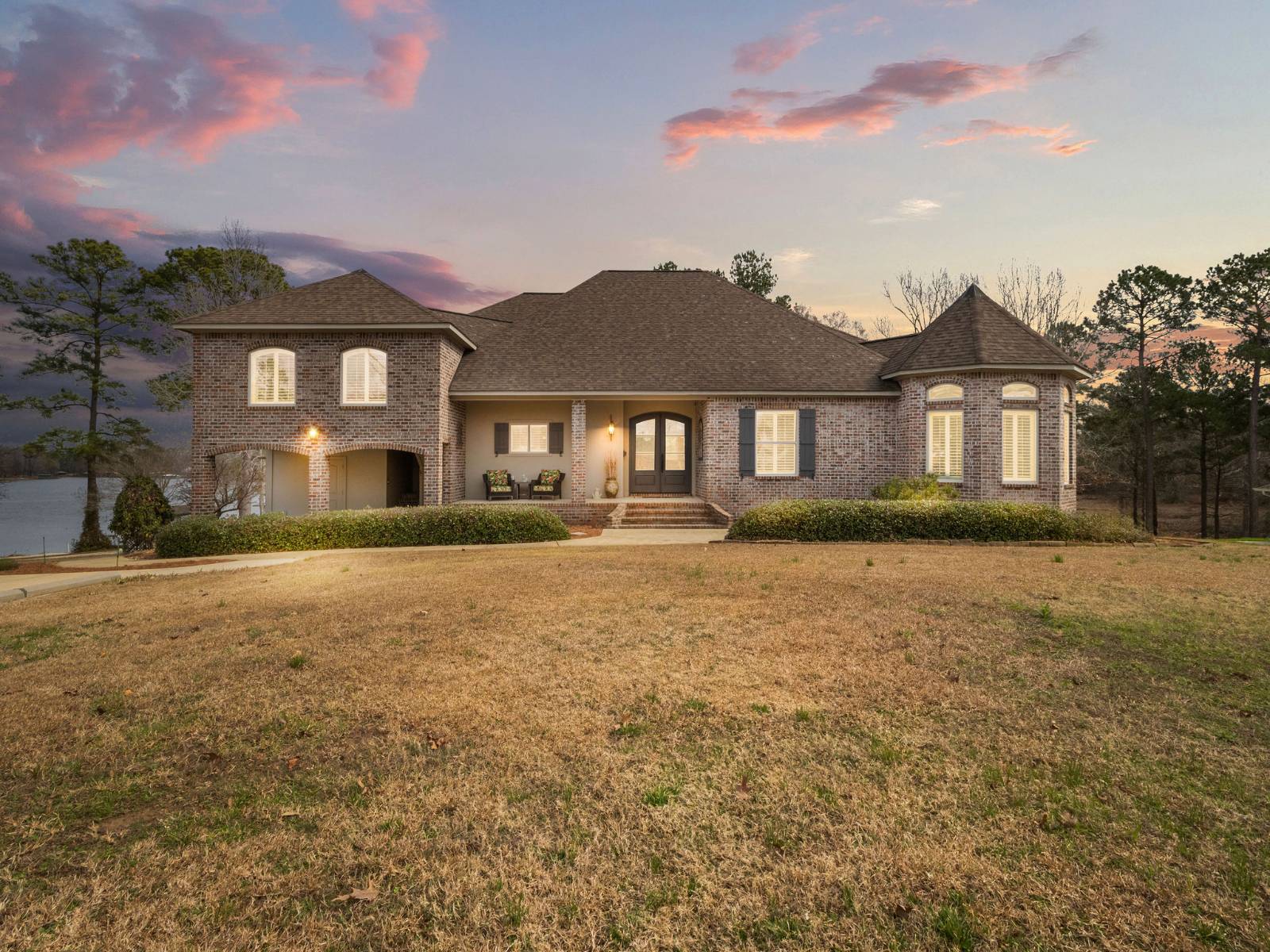 <p><font class="text-color__accent"><font class="text-color__alternative" color="black" >Featured&nbsp;</font><font color="#000000">Properties</font></font></p>