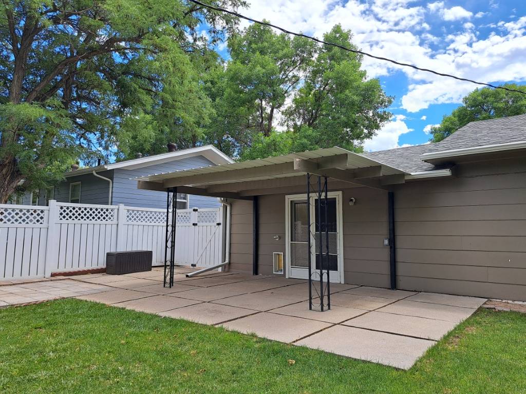 Photo 25 of 28 of home listing at 740 Parry Drive, Chadron, NE 69337