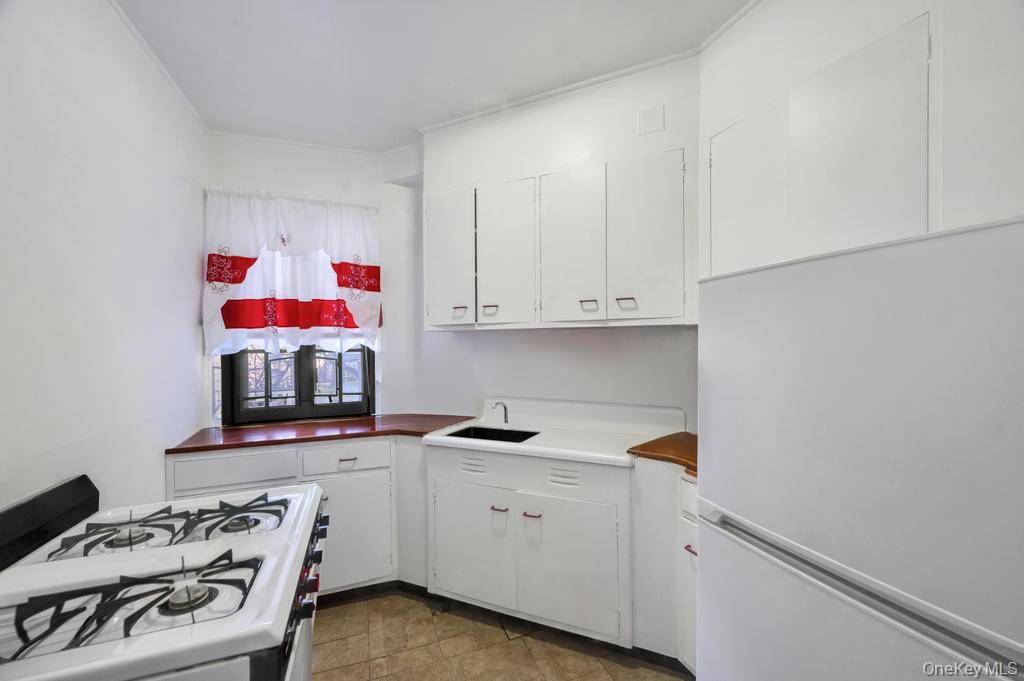 1690 Metropolitan Avenue UNIT&nbsp;1E, Bronx, NY, 10462