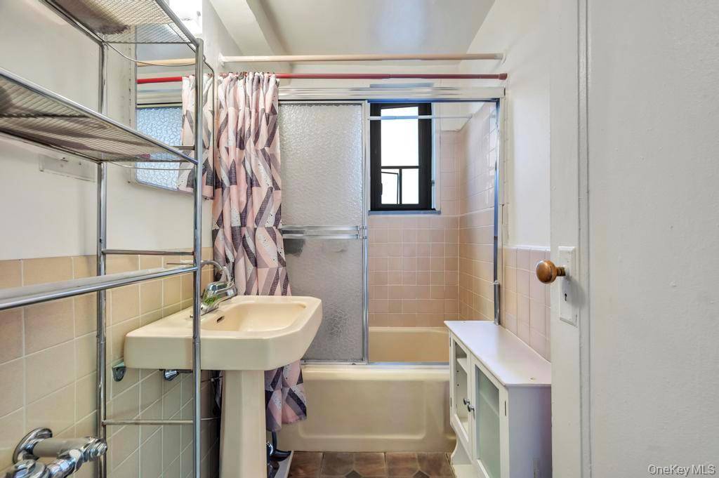 1690 Metropolitan Avenue UNIT&nbsp;1E, Bronx, NY, 10462