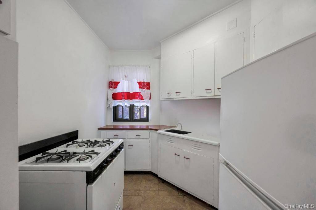 1690 Metropolitan Avenue UNIT&nbsp;1E, Bronx, NY, 10462