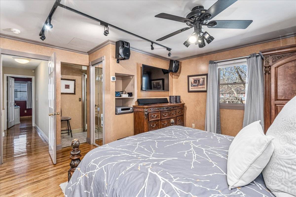 4 Andover Pl, Huntington, NY, 11743