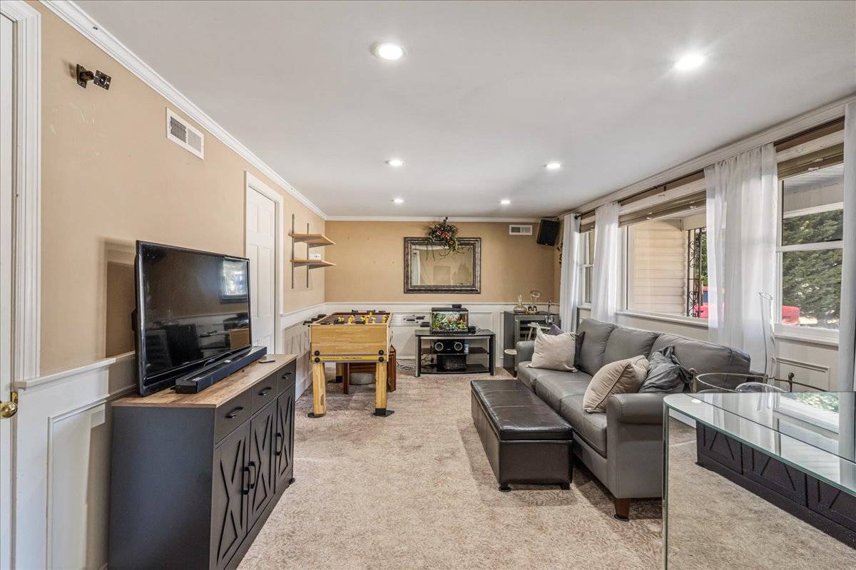 4 Andover Pl, Huntington, NY, 11743