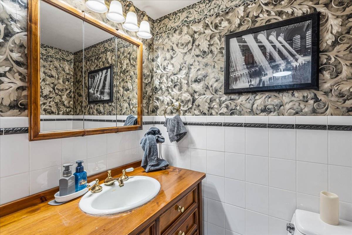 4 Andover Pl, Huntington, NY, 11743