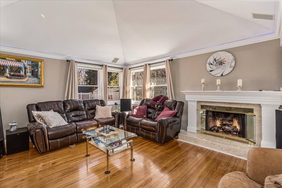 4 Andover Pl, Huntington, NY, 11743