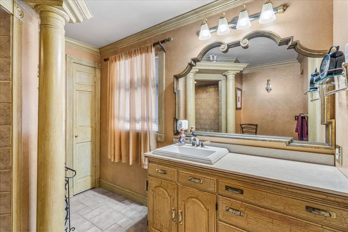 4 Andover Pl, Huntington, NY, 11743