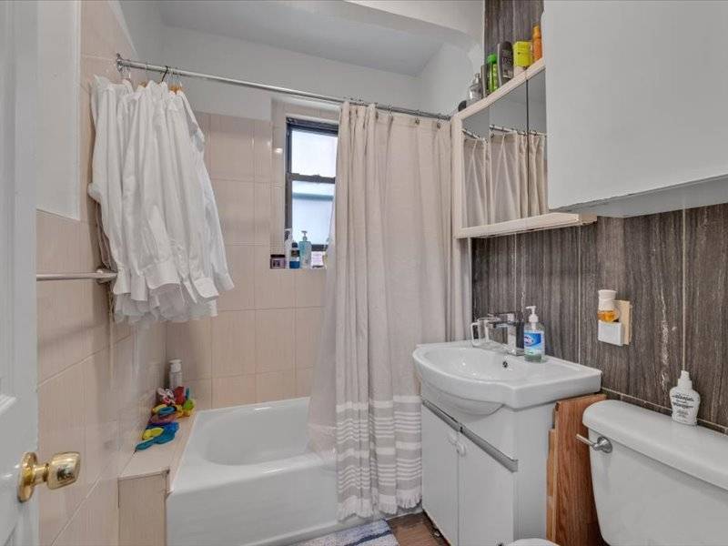 909 East 29th Street, UNIT&nbsp;2E, Brooklyn, NY, 11210