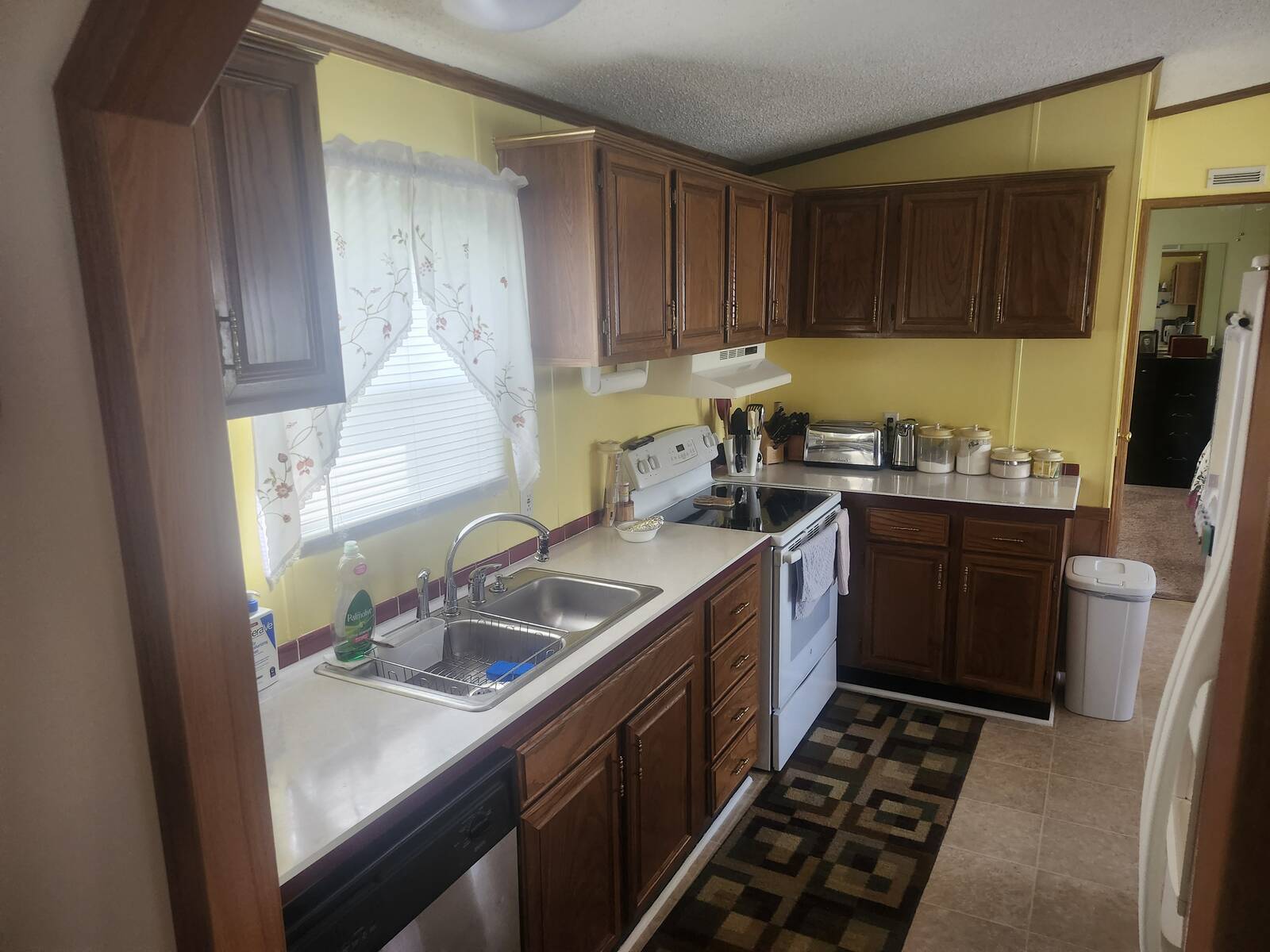 425 Davis Rd.