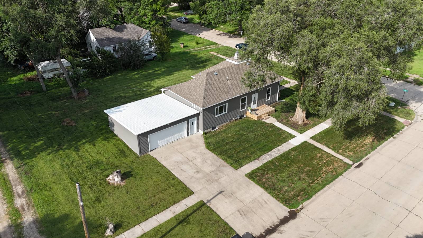 Photo 27 of 29 of home listing at 803 11th Street, Aurora, NE 68818