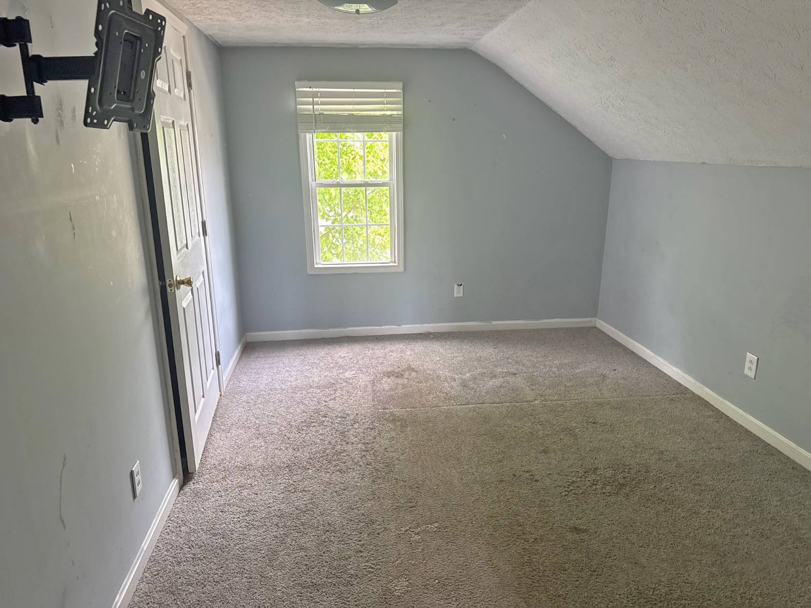 339 Long Ave