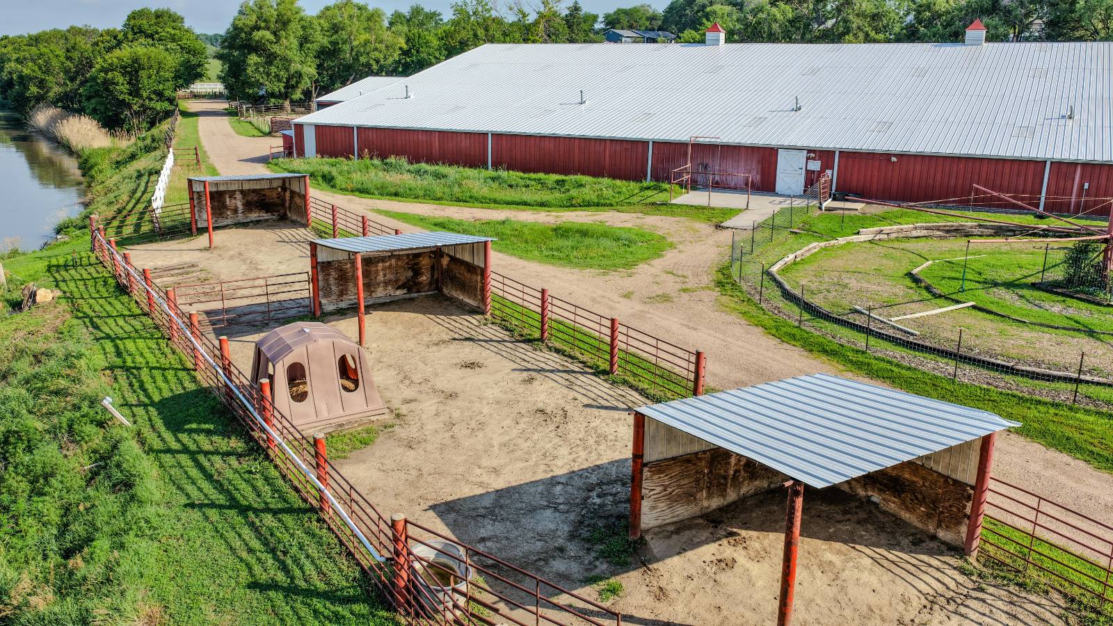 Photo 15 of 40 of farm or ranch property listing at 2446 Cottonmill Avenue, Kearney, NE 68845