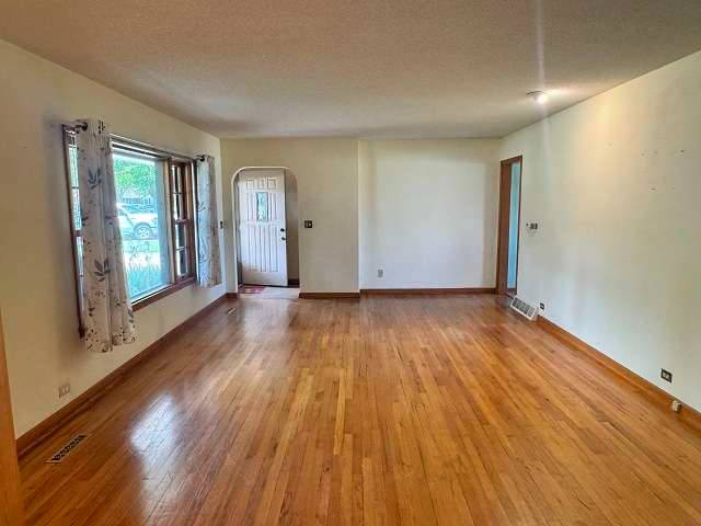 450 S 4th Avenue, Burwell, NE