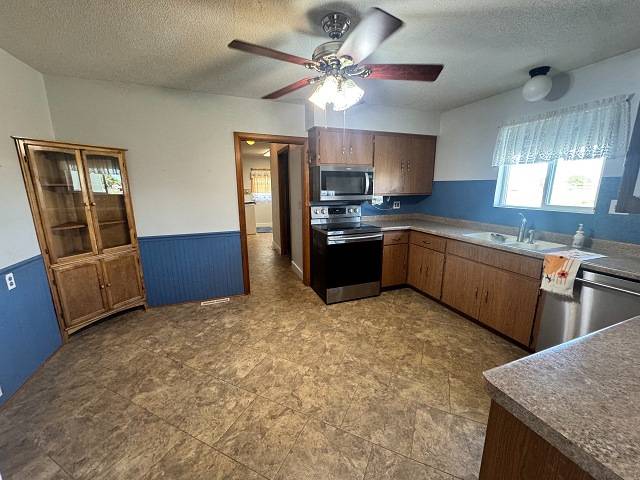 450 S 4th Avenue, Burwell, NE