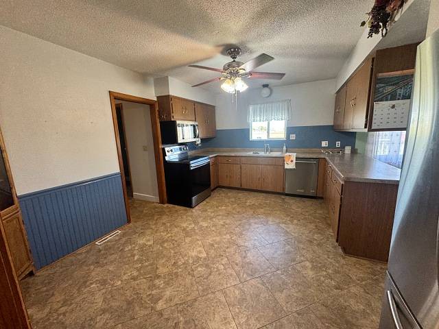 450 S 4th Avenue, Burwell, NE