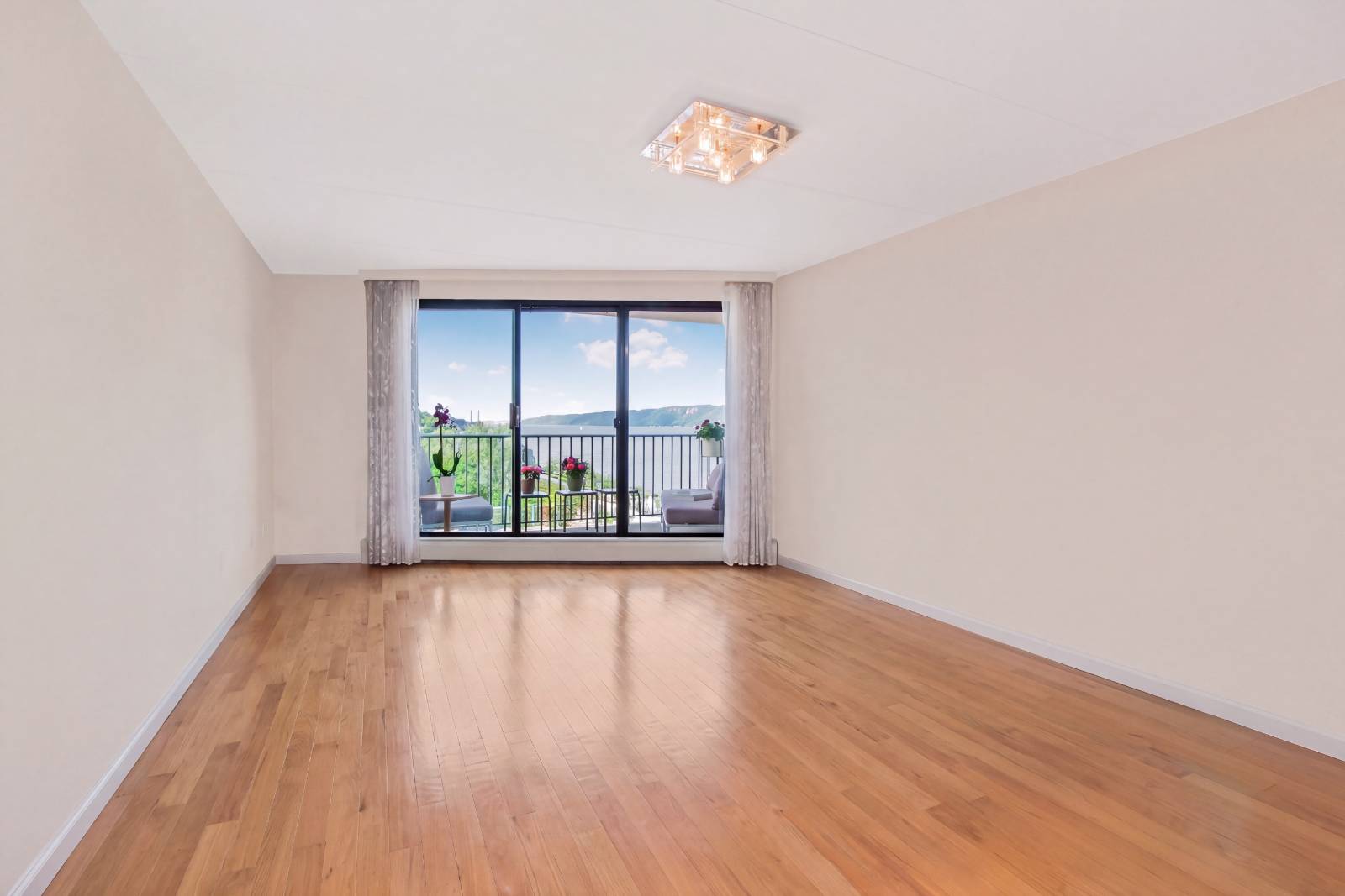 1155 Warburton Avenue, #3PR