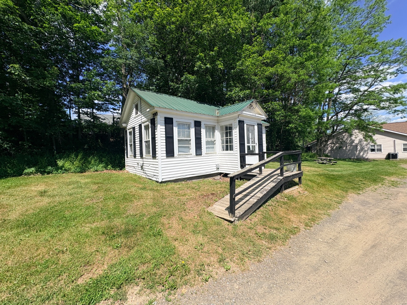 196 Cemetery Rd