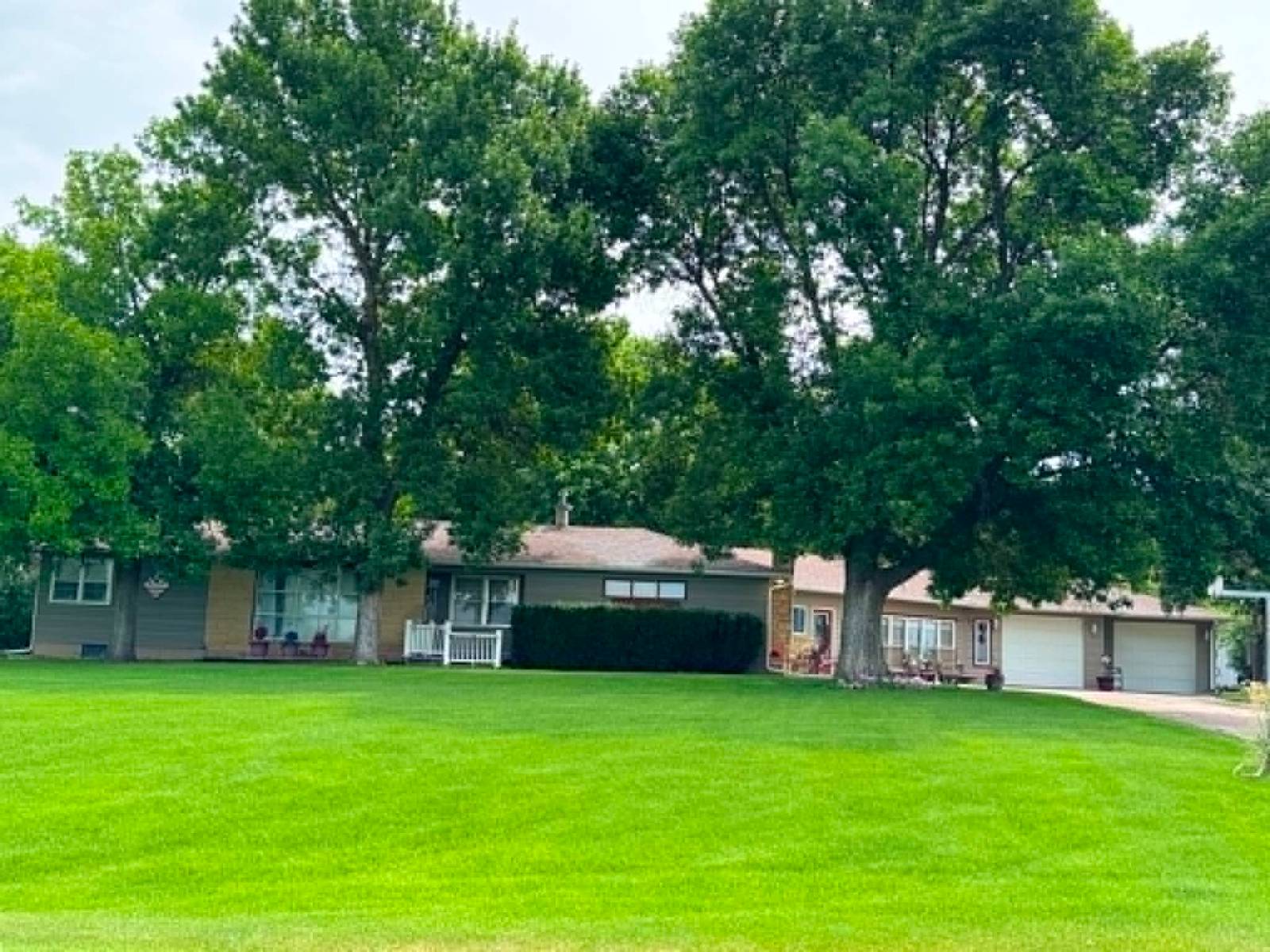 Photo 1 of 60 of home listing at 84964 524 Ave., Neligh, NE 68756