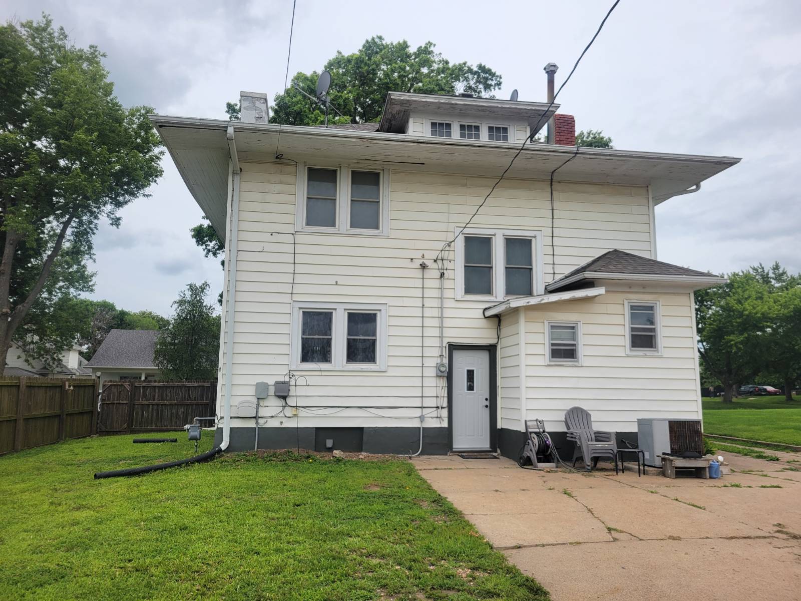 1914 Morton Street, Falls City, NE