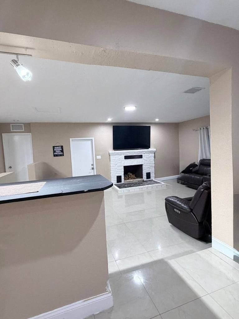 2000 SW 95th Ter, Miramar, FL 33025