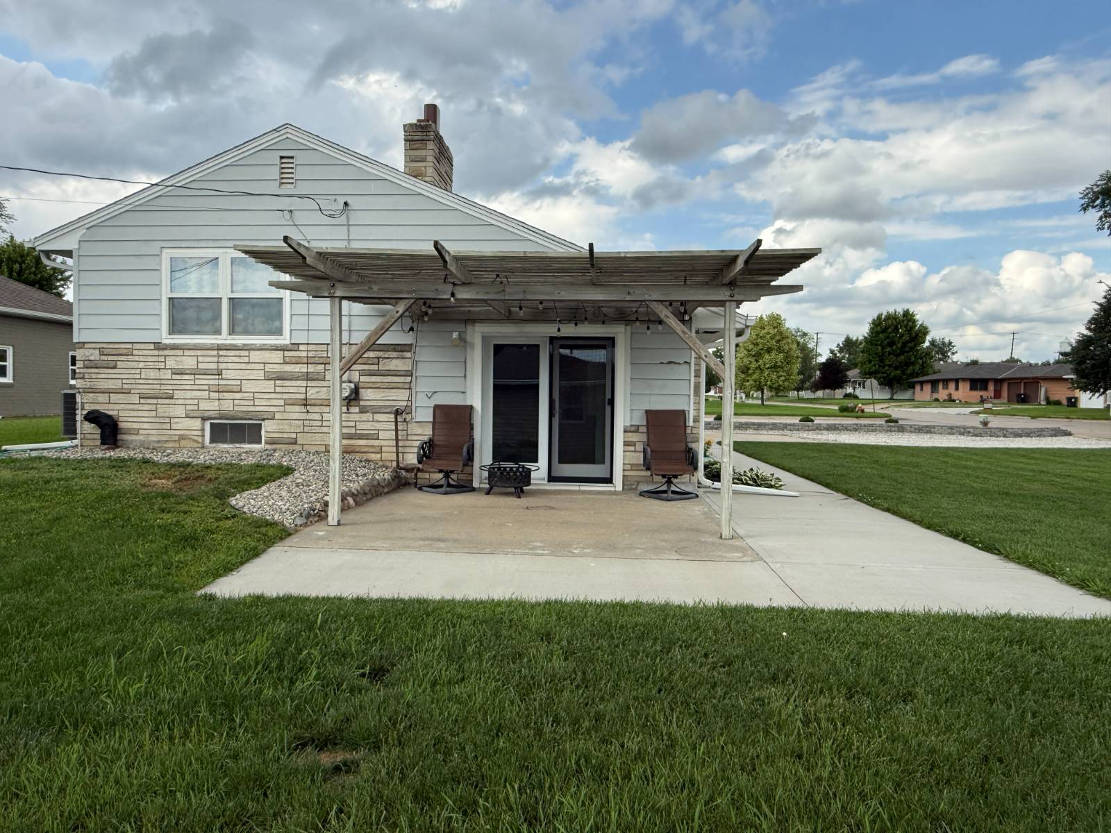 Photo 3 of 26 of home listing at 402 S Carberry Street, Atkinson, NE 68713